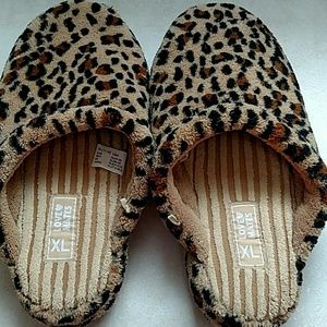NWOT cute Lovemates memory foam slippers